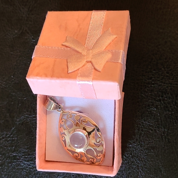 Moonstone set in sterling silver pendant. - Picture 4 of 4